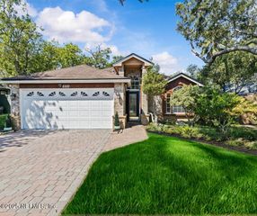8882 CHAMBORE Drive, Jacksonville, FL 32256