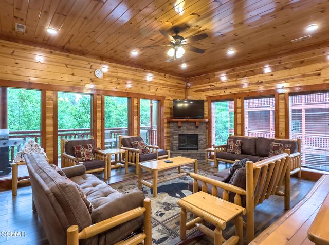 2316 Boulder Way, Sevierville, TN 37862