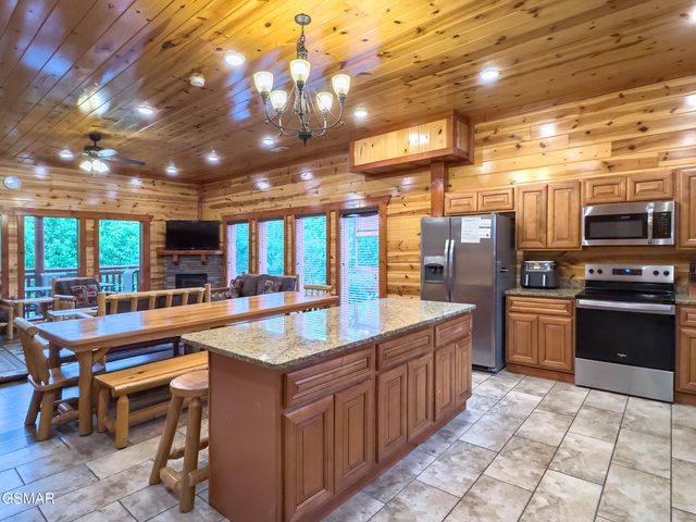 2316 Boulder Way, Sevierville, TN 37862