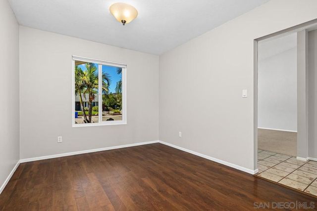 9933 Oakstone Ct, Santee, CA 92071