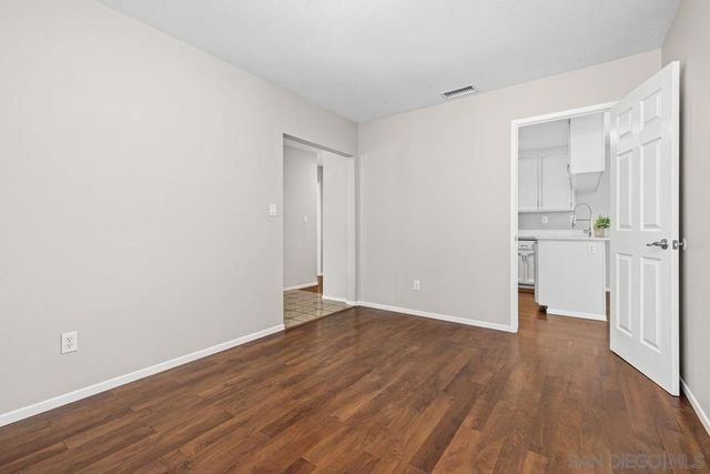 9933 Oakstone Ct, Santee, CA 92071