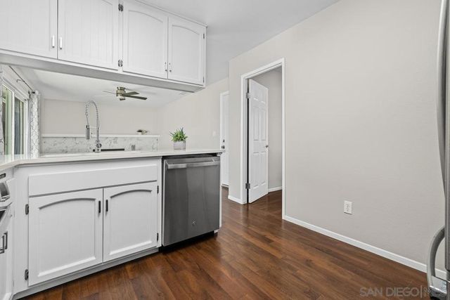 9933 Oakstone Ct, Santee, CA 92071