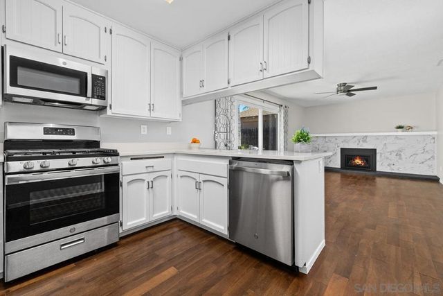 9933 Oakstone Ct, Santee, CA 92071