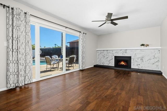 9933 Oakstone Ct, Santee, CA 92071