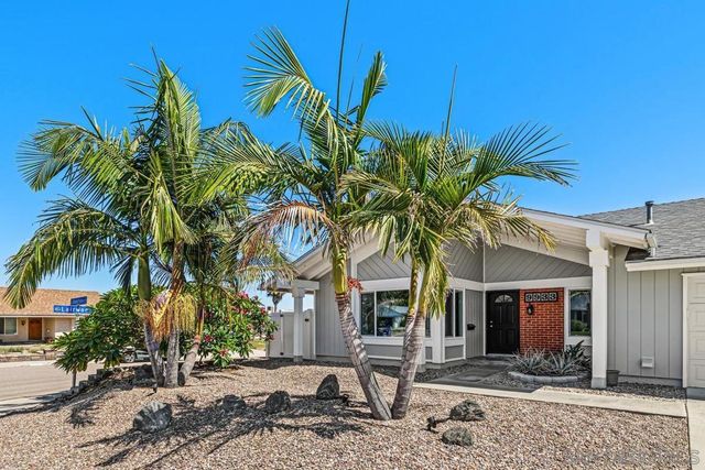 9933 Oakstone Ct, Santee, CA 92071