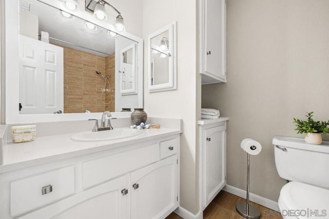 9933 Oakstone Ct, Santee, CA 92071