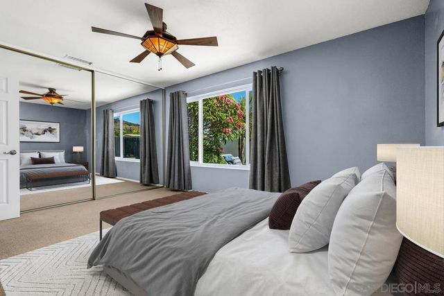 9933 Oakstone Ct, Santee, CA 92071