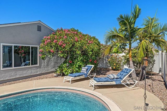 9933 Oakstone Ct, Santee, CA 92071