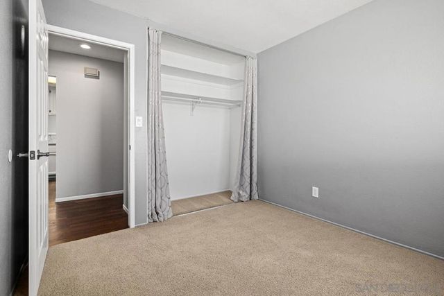9933 Oakstone Ct, Santee, CA 92071