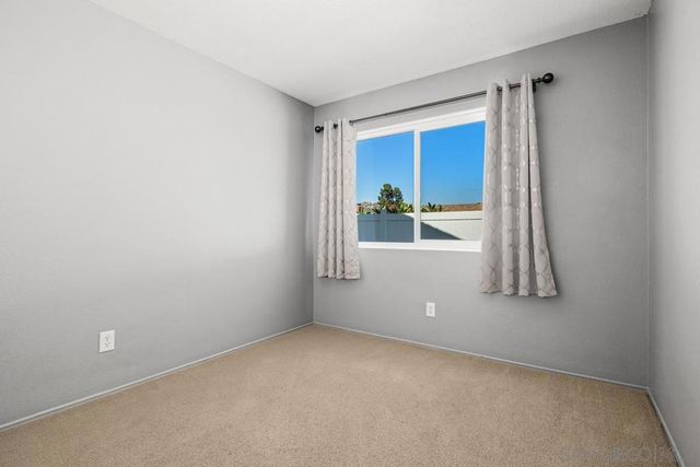 9933 Oakstone Ct, Santee, CA 92071