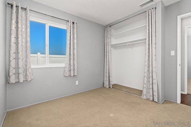 9933 Oakstone Ct, Santee, CA 92071