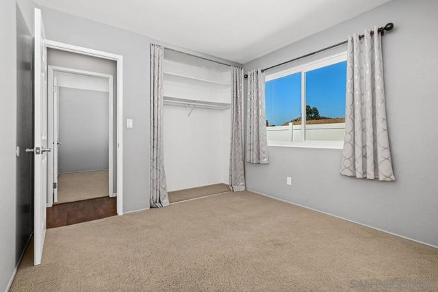 9933 Oakstone Ct, Santee, CA 92071