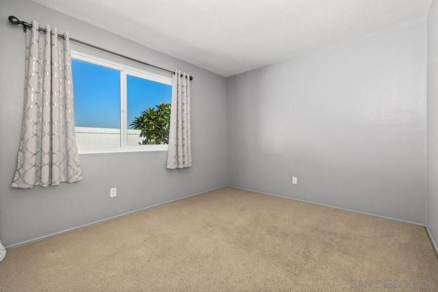 9933 Oakstone Ct, Santee, CA 92071