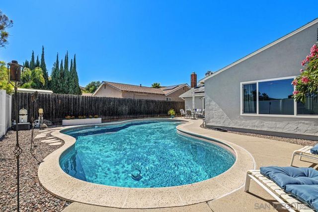 9933 Oakstone Ct, Santee, CA 92071