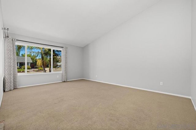9933 Oakstone Ct, Santee, CA 92071