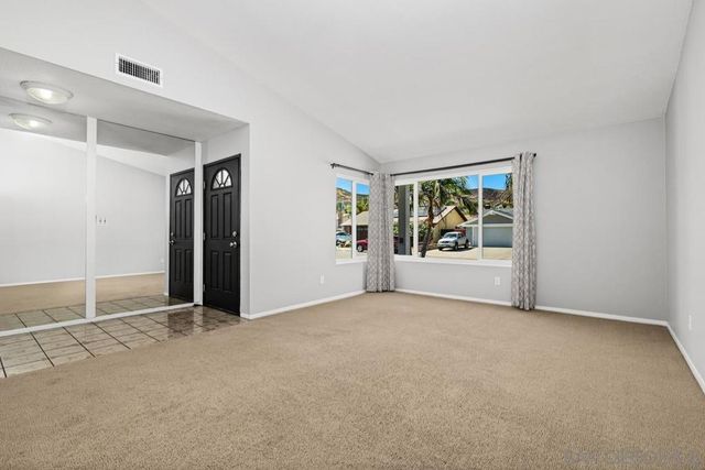 9933 Oakstone Ct, Santee, CA 92071