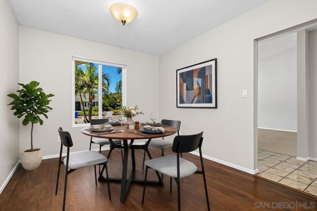 9933 Oakstone Ct, Santee, CA 92071