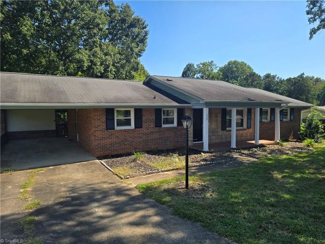 429 Mendenhall Drive, Winston-salem, NC 27127