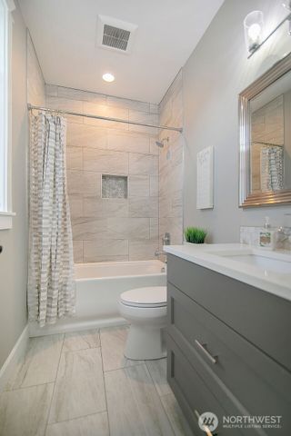 302 Waters Road, Castle Rock, WA 98611