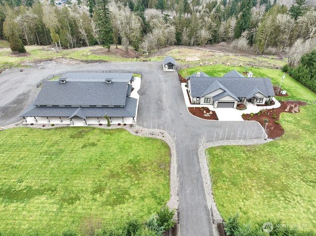 302 Waters Road, Castle Rock, WA 98611