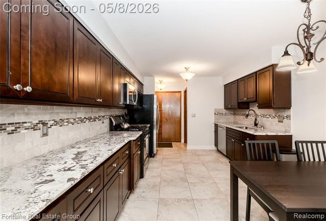 37468 N Laurel Park Drive, Livonia, MI 48152
