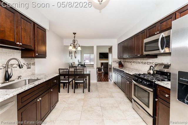 37468 N Laurel Park Drive, Livonia, MI 48152