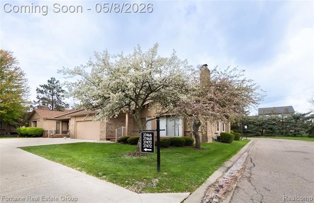37468 N Laurel Park Drive, Livonia, MI 48152