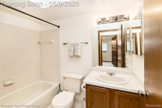 37468 N Laurel Park Drive, Livonia, MI 48152