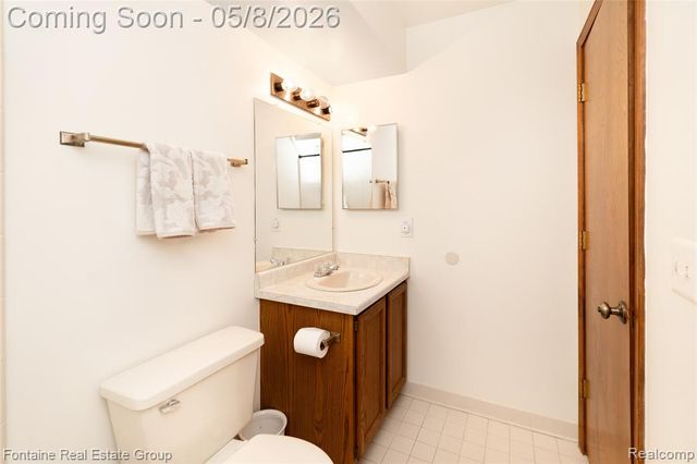 37468 N Laurel Park Drive, Livonia, MI 48152
