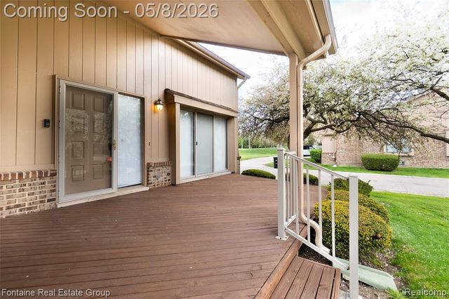 37468 N Laurel Park Drive, Livonia, MI 48152