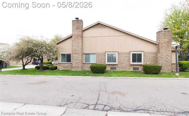 37468 N Laurel Park Drive, Livonia, MI 48152