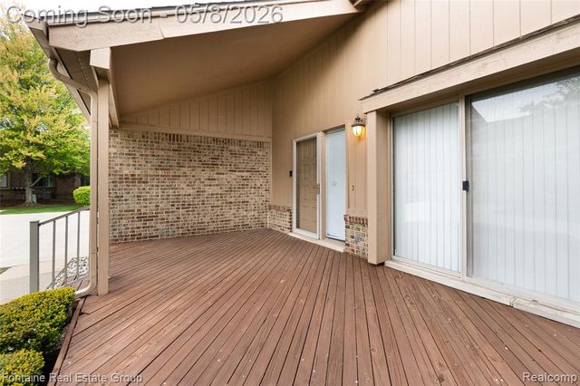 37468 N Laurel Park Drive, Livonia, MI 48152