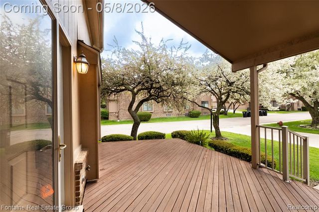 37468 N Laurel Park Drive, Livonia, MI 48152