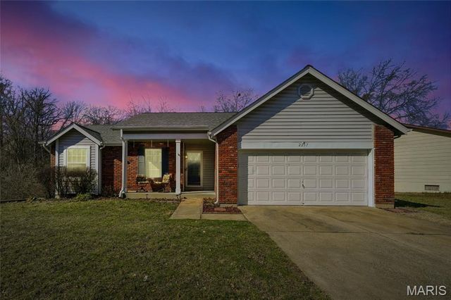 2257 Graystone Drive, St Charles, MO 63303