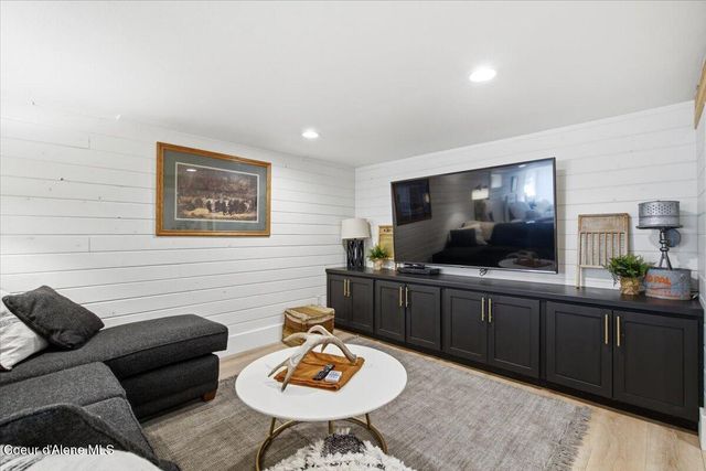 704 E Wallace AVE, Coeur D'alene, ID 83814