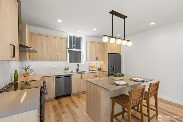 813 NW 63rd Street, Seattle, WA 98107
