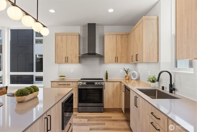 813 NW 63rd Street, Seattle, WA 98107