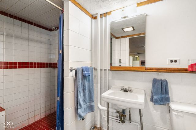 203 N 13th Avenue, Beech Grove, IN 46107
