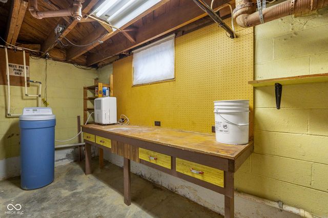 203 N 13th Avenue, Beech Grove, IN 46107