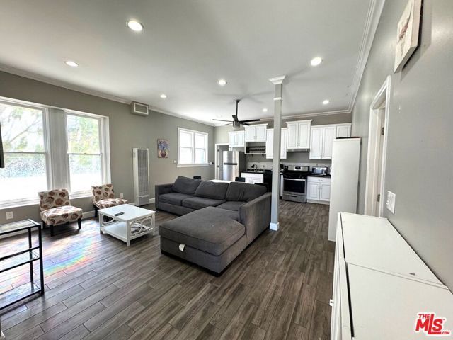 1955 Bonsallo Avenue, Los Angeles, CA 90007