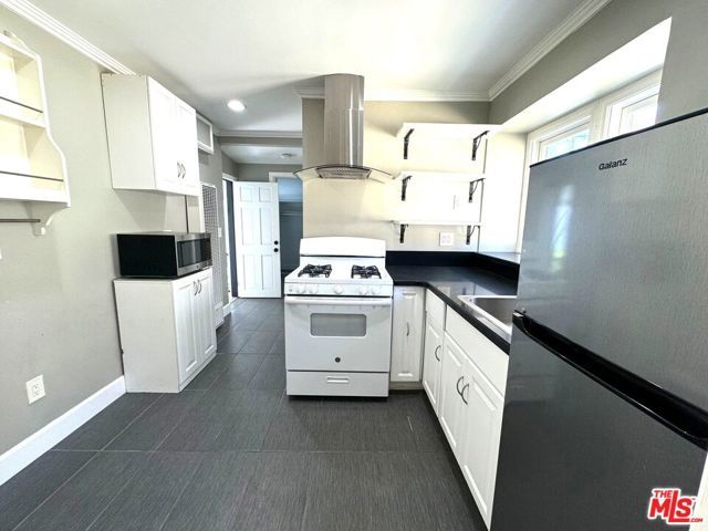 1955 Bonsallo Avenue, Los Angeles, CA 90007