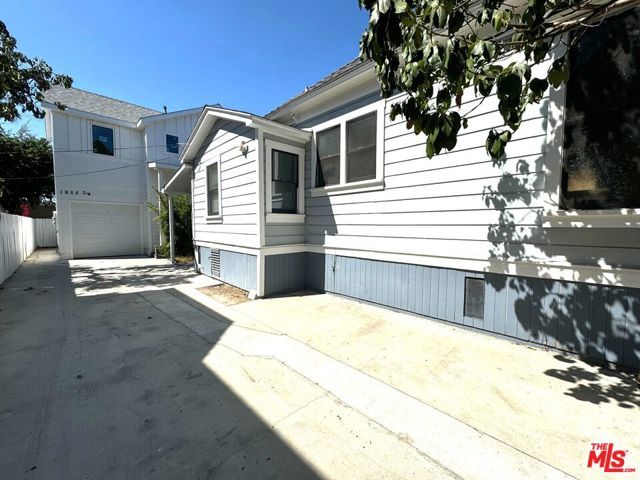 1955 Bonsallo Avenue, Los Angeles, CA 90007