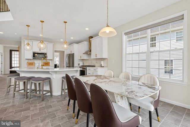 2754 HILLFIELD DR, Frederick, MD 21702