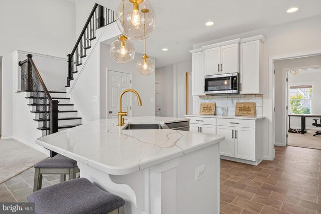 2754 HILLFIELD DR, Frederick, MD 21702