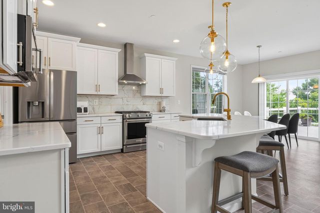 2754 HILLFIELD DR, Frederick, MD 21702