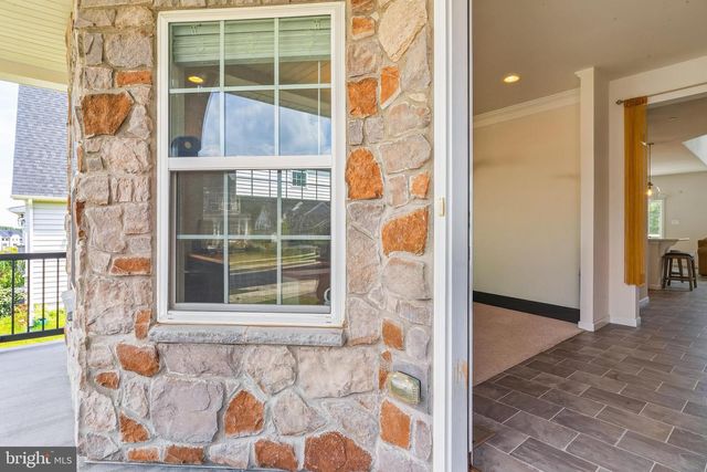 2754 HILLFIELD DR, Frederick, MD 21702