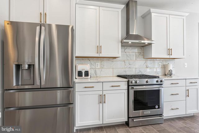 2754 HILLFIELD DR, Frederick, MD 21702