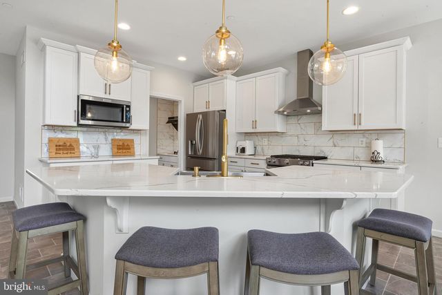 2754 HILLFIELD DR, Frederick, MD 21702