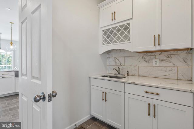 2754 HILLFIELD DR, Frederick, MD 21702