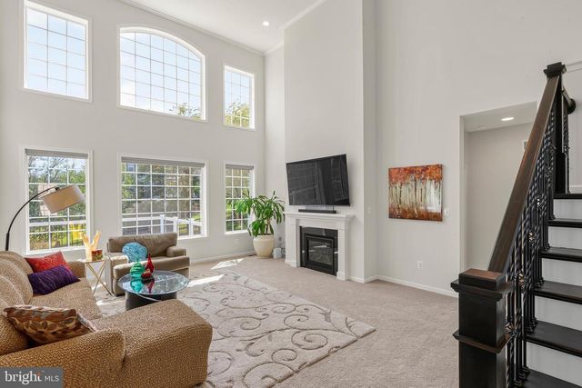 2754 HILLFIELD DR, Frederick, MD 21702